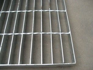 廠家專業(yè)生產(chǎn)各種規(guī)格鋼格板,鋼格柵,溝蓋板,踏步板,樹池蓋產(chǎn)品圖片,廠家專業(yè)生產(chǎn)各種規(guī)格鋼格板,鋼格柵,溝蓋板,踏步板,樹池蓋產(chǎn)品相冊 - 安平縣朗順金屬絲網(wǎng)制品 - 九正